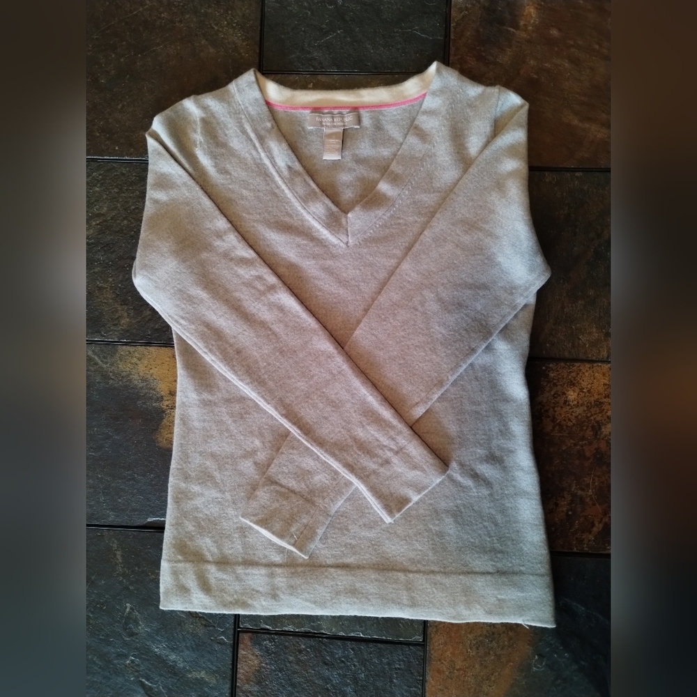 Grey Banana Republic Sweater Size Small